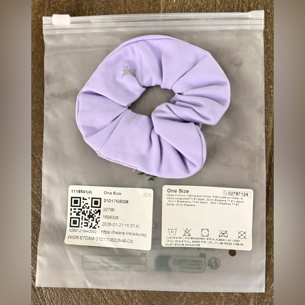 Halara Softlyzero™ Plush Solid Pleated Scrunchie NWT/NEW In Bag - Picture 5 of 6